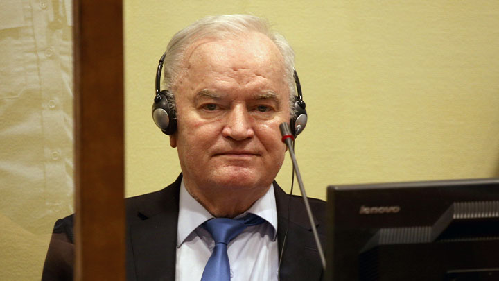 Mladic está detenido desde 2011 en La Haya (Países Bajos), y espera por conocer el lugar en el que cumplirá su condena. Foto: Twitter @unirmct