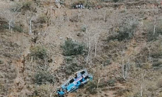 El autobús accidentado transportaba a unos 30 pasajeros desde la ciudad costeña de Trujillo hacia Pataz. Foto: Captura de pantalla
