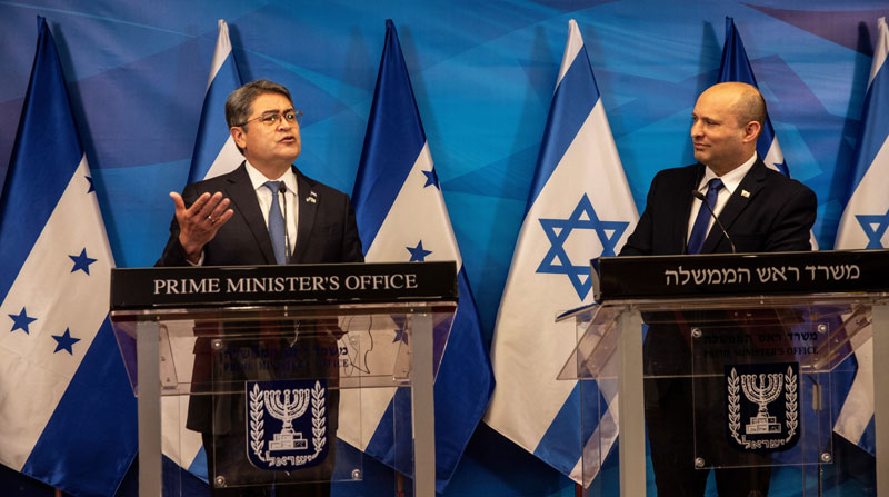 El presidente de Honduras, Orlando Hernández, junto al primer ministro de Israel, Naftali Bennett, inauguraron la Embajada en Jerusalén. Foto: EFE