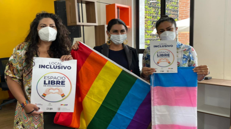 En el Centro de Desarrollo Económico, de Ibarra, se presentó esta iniciativa de la comunidad LGBTI. Foto: Twitter de @SImbabura