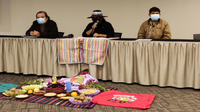 En una conferencia de prensa, los líderes de las principales organizaciones indígenas del Perú mostraron su preocupación y rechazo al racismo por parte del partido fujimorista. Foto: Twitter de @jfowks