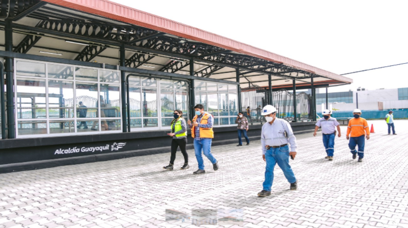 La troncal 4 del sistema Metrovía se empezó construir en marzo de 2019. La terminal principal de la ruta se ubica en el Batallón del Suburbio, en el suroeste de Guayaquil. Foto. Cortesía de la ATM.
