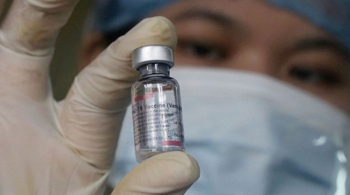 El Gobierno de Ecuador y la farmacéutica CanSino hicieron un acuerdo para adquirir seis millones de vacunas contra el covid-19. Foto: EFE