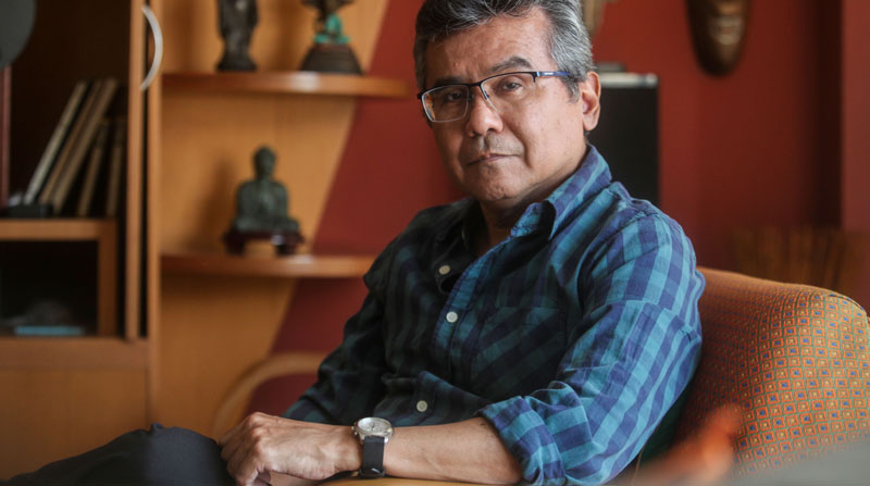 Carlos Tutiven es psicólogo clínico, autoformado en sociología de la comunicación. Foto: Enrique Pesantes/ EL COMERCIO