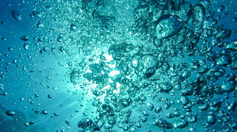 Imagen referencial. EL agua de los océanos es el alberge de una gran variedad de diversidad de recursos marinos. Foto: Pixabay