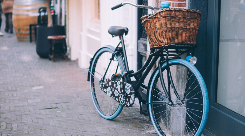 Las bicicletas son un medio de transporte ecológico además que ayudan a estar en buen estado de salud a quien las conduce. Foto: Pixabay