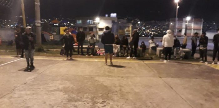 Las autoridades suspendieron los partidos en las canchas y desalojaron a los asistentes. Foto: Twitter Intendencia de Policía de Pichincha