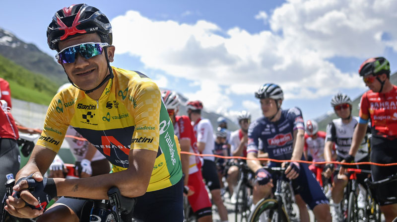 Richard Carapaz con la camiseta de líder del Tour de Suiza. Foto: EFE