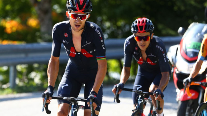 Richard Carapaz )der.) y el polaco Michal Kwiatkowski en el Tour de Francia 2021. Foto: Team Ineos