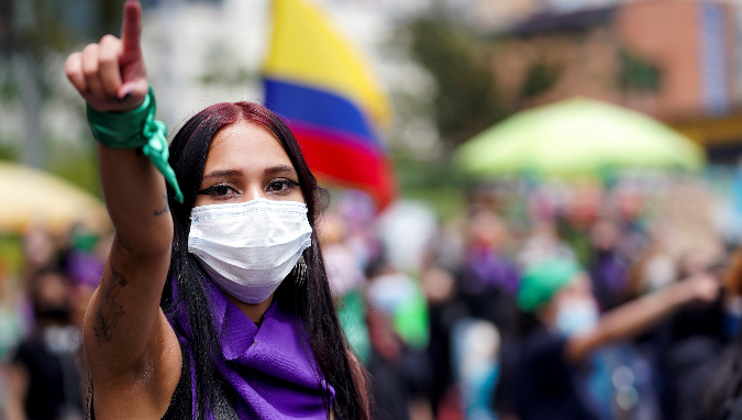 Imagen de protestas contra la violencia policial en Colombia del 15 de mayo del 2021. Foto: REUTERS