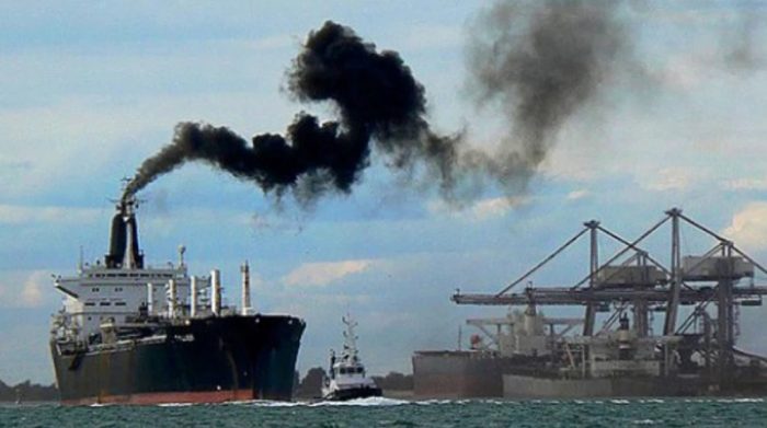 La investigación propone límites de emisión de gases contaminantes en función de la tecnología del motor, la potencia y la calidad de combustible que utilizan los buques. Foto: Cortesía UIDE.