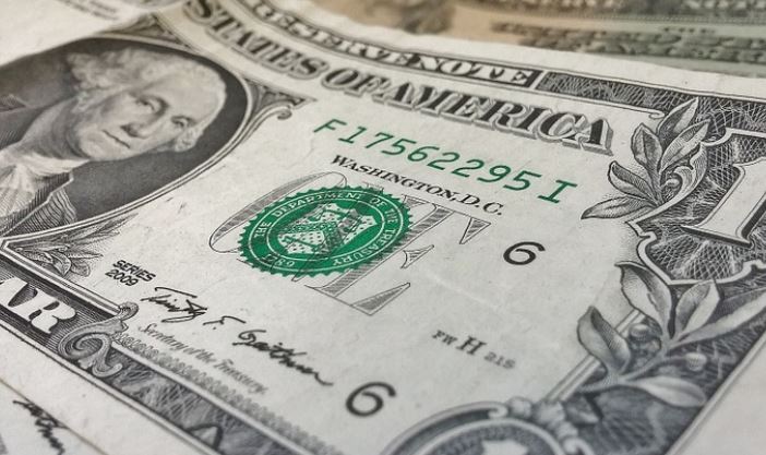 Imagen referencial. Economistas conocedores de la economía cubana se han mostrado convencidos de que el dólar seguirá circulando en el mercado informal. Foto: Pixabay