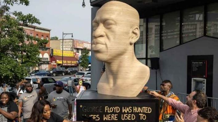 Busto de Floyd cuando se instaló en el distrito neoyorquino de Brooklyn el pasado día 19 de junio. Foto: Twitter @elpuntero_mx