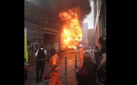 El servicio de emergencias de Londres ha atendido al menos 44 llamadas vinculadas al incendio. Foto: Captura de pantalla