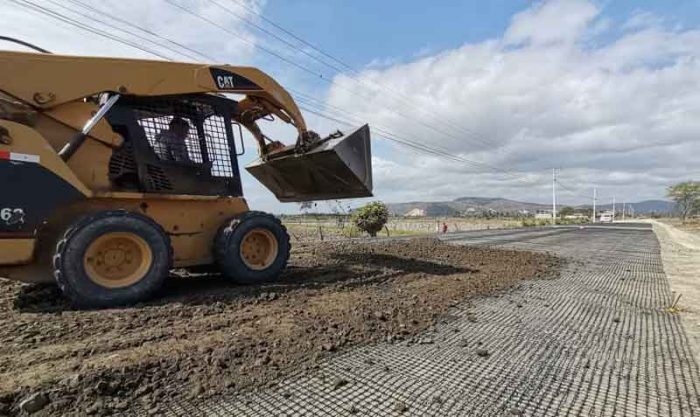 En Manabí se impulsan proyectos que ayudarán a construir caminos para la reactivación. Foto: cortesía Prefectura de Manabí