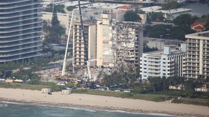 El edificio que se derrumbó en Surfside, cerca de Miami Beach, Florida Jun 27, 2021. Foto: REUTERS