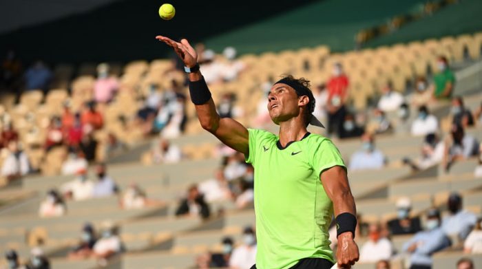 Rafael Nadal ante Jannik Sinner en Roland Garros el 7 de junio del 2021. Foto: EFE