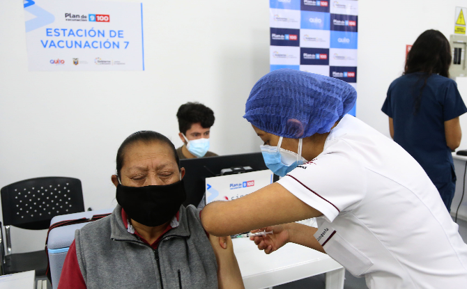 Con esta iniciativa se busca transparentar la información del Plan de Vacunación 9/100 con datos comprobados y verificables. Foto: Diego Pallero / EL COMERCIO