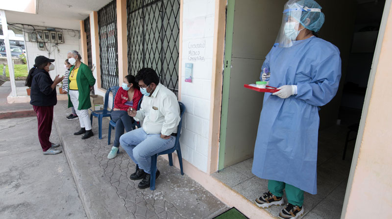 En Quito se realizan brigadas para aplicar pruebas de covid-19 a personas que presentan síntomas de coronavirus. Foto: Patricio Terán/ EL COMERCIO