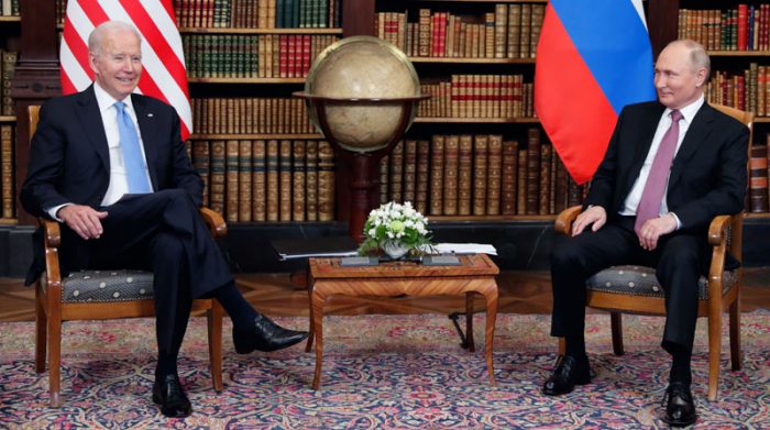 Joe Biden y Vladimir Putin se reunieron por primera vez el 16 de junio del 2021. Foto: EFE