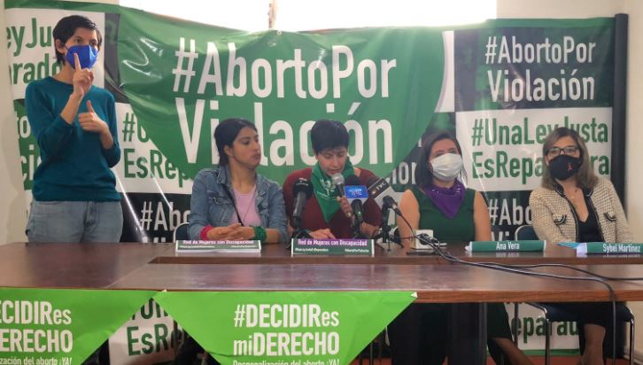 Rueda de prensa de organizaciones feministas para hablar sobre el proyecto de Ley del aborto en casos de violación. Foto: Twitter @SurkunaEc