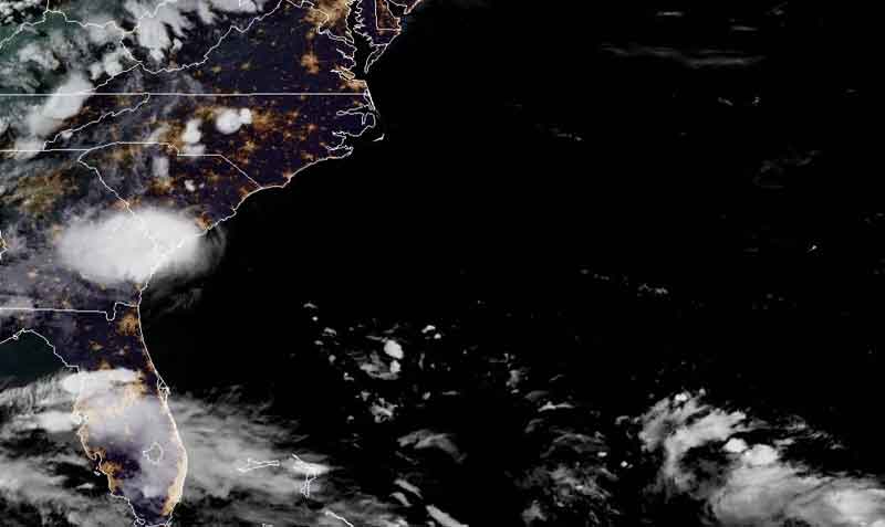 El ojo de la tormenta tropical Danny tocó tierra justo al norte de Hilton Head, en las isla Pritchards, en Carolina del Sur. Foto: EFE / NHC