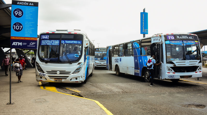 Los transportistas han realizado distintas paralizaciones del servicio en Guayaquil y Quito, debido al precios de los combustibles. Foto: Enrique Pesantes/ EL COMERCIO