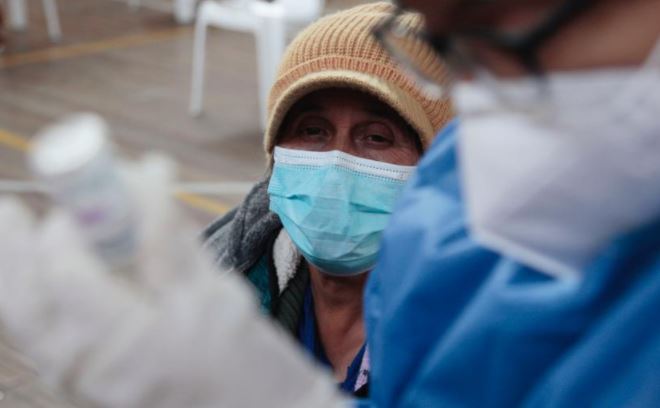 Proceso de inmunización contra el covid-19 en el sur de Quito. Foto: Galo Paguay / EL COMERCIO