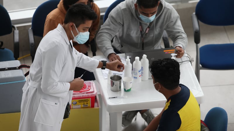 Este 14 de junio del 2021, analizamos el proceso de vacunación del fin de semana y el grupo etario y prioritario previsto para la presente semana. Foto: Julio Estrella / EL COMERCIO