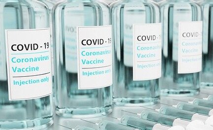 Imagen referencial. La iniciativa para promover el acceso global a vacunas contra la covid-19 (abreviada como COVAX) fue lanzada en abril del año pasado. Foto: Pixabay
