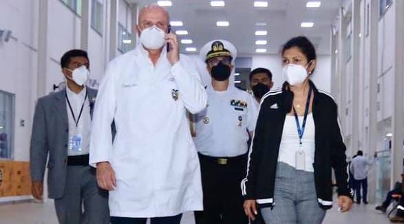 El vicepresidente de la República, Alfredo Borrero, realizó una visita sorpresa a dos hospitales del IESS en Guayaquil. Foto: Cortesía Vicepresidencia