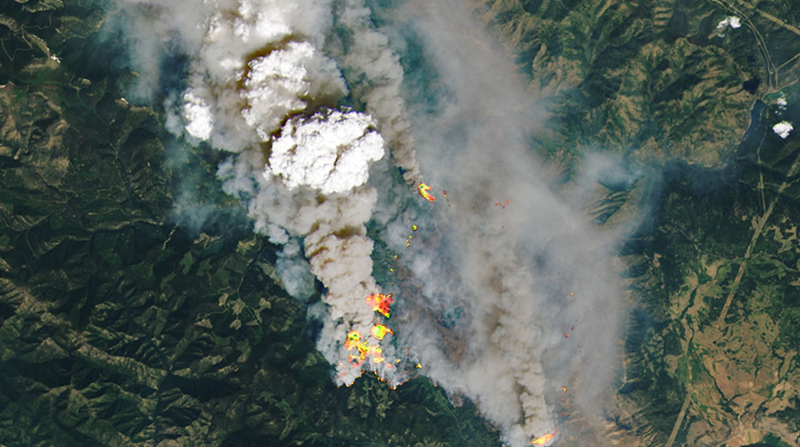 Vista detallada del incendio de McKay Creek, a unos 23 km al norte de la comunidad de Lillooet, Columbia Británica (BC), Canadá. Foto: EFE