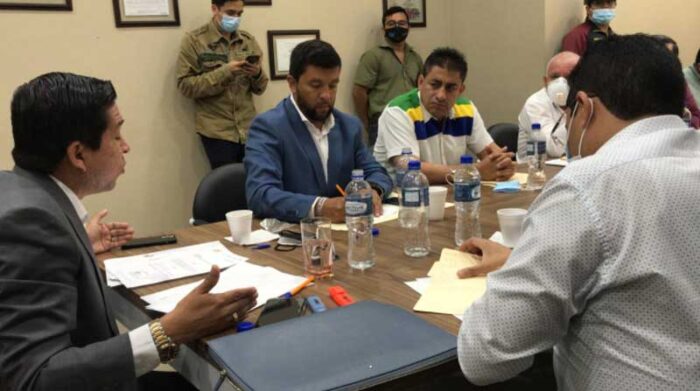 Los alcaldes de la provincia de El Oro se reunieron este jueves 29 de julio en Machala y rechazaron la extensión del estado de excepción. Foto: Cortesía Alcaldía de Machala