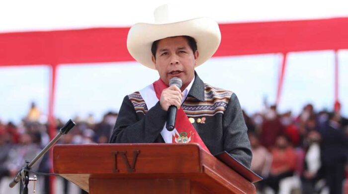Pedro Castillo durante una ceremonia simbólica de juramento a su cargo, en la Pampa de la Quinua, en Ayucucho, Perú, el 29 de julio de 2021. Foto: EFE