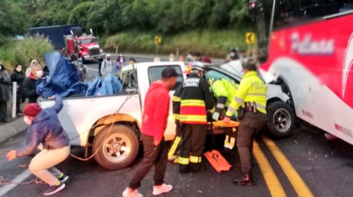 El accidente ocurrió en Tulcán, Carchi, produjo el cierre momentáneo de la vía Panamericana. Foto: Cortesía / ECU 911