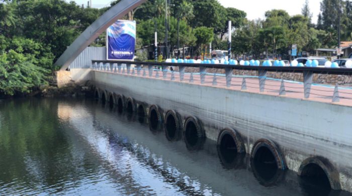 El tramo inaugurado este jueves 1 de julio de 2021 es parte de la estructura de control de mareas del estero Salado. Las válvulas fueron instaladas en el puente que conduce a Urdesa y espera reduzcan las inundaciones en tres ciudadelas del norte de Guayaquil. Foto: Enrique Pesantes / EL COMERCIO