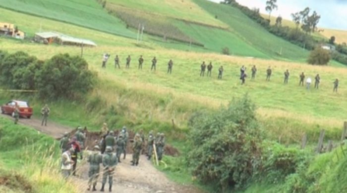 La fuerza pública ecuatoriana reforzó el control en la parroquia Urbina, en la provincia del Carchi. Javier Montalvo para El Comercio