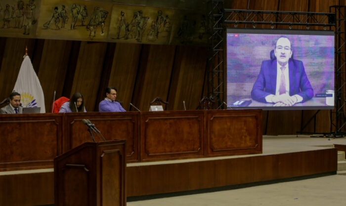 A través de una videoconferencia Carlos Pólit hizo revelaciones sobre la gestión de la Contraloría. Foto: Twitter Asamblea Nacional