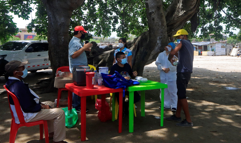 Puesto de vacunación que aplica la vacuna de Janssen contra covid-19 en Cartagena (Colombia). Foto: EFE