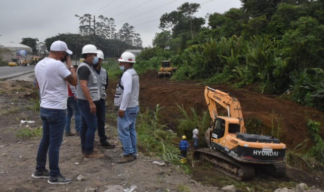 Una excavación de 10 metros de profundidad se realizó en el tramo intervenido. Foto: Cortesía Prefectura de Santo Domingo