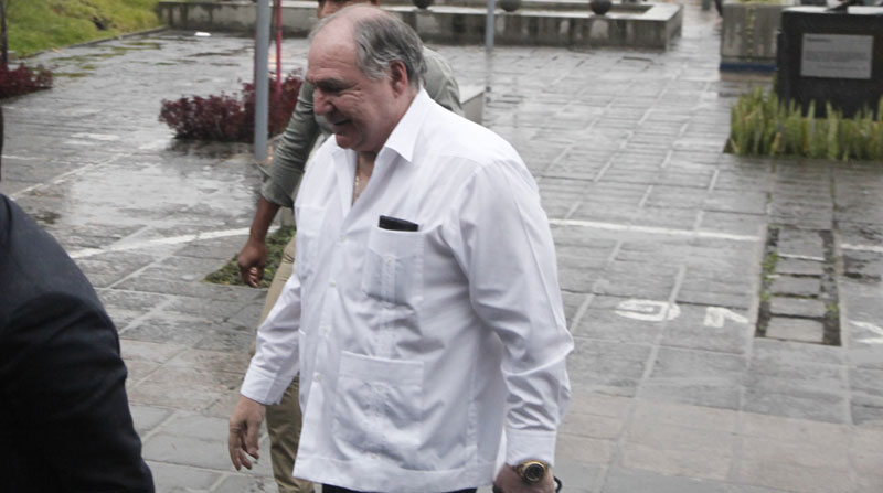 Abdalá Bucaram informó que se recupera en una casa de salud en Guayaquil. Foto: Archivo/ EL COMERCIO
