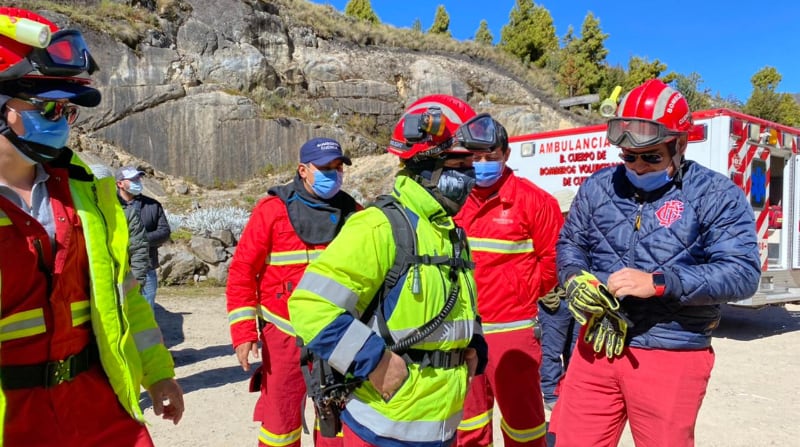 Rescatistas del Cuerpo de Bomberos y guardaparques trabajaron en la búsqueda de los extraviados dentro del Parque Nacional Cajas. Foto Cortesía Bomberos Cuenca