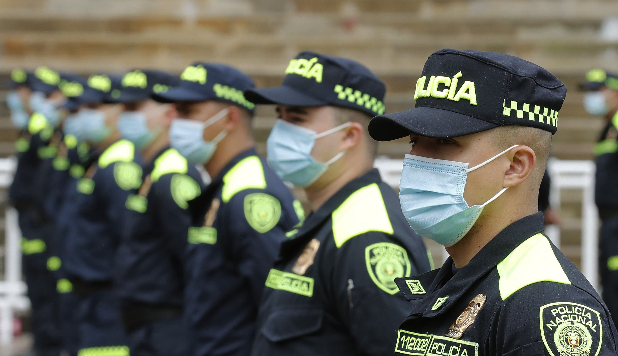La Policía de Colombia advirtió que en caso de daños a los bienes públicos realizará detenciones. Foto: EFE