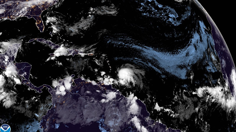 Vista del estado del clima en el Atlántico este viernes a las 02:10 hora local (06:10 GMT). Jamaica y partes de la República Dominicana se encuentran bajo vigilancia de tormenta tropical por el avance de Elsa por aguas del Caribe. Foto: EFE
