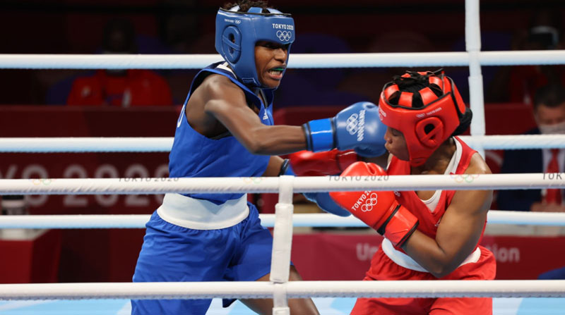 Érika Pachito, de azul, perdió en su primer combate ante Rady Adosinda Gramane. Foto: Comité Olímpico Ecuatoriano