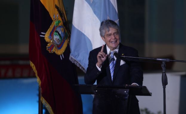 El presidente Guillermo Lasso durante su discurso por los 486 años de Fundación de Guayaquil. Foto: Enrique Pesantes / EL COMERCIO