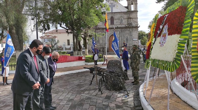 Las autoridades locales conmemoraron la Batalla de Ibarra en el Parque Boyacá, ubicado junto a la Iglesia de Santo Domingo. Foto: Cortesía