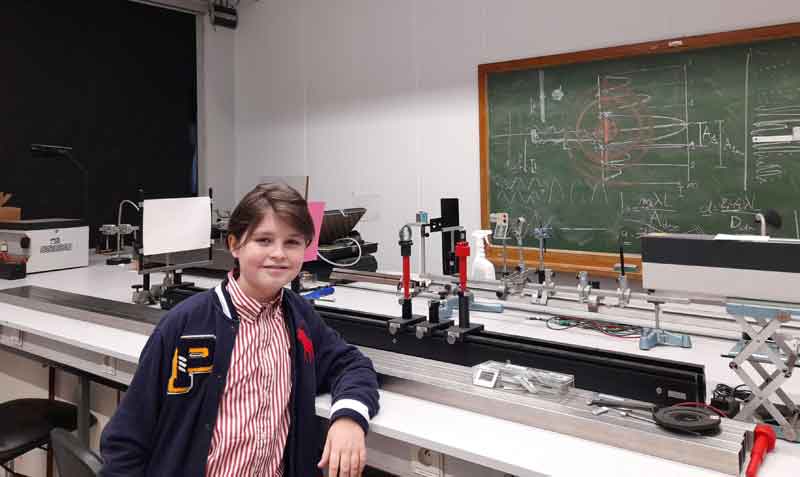 Laurent Simons obtuvo su licenciatura en Física en la Universidad de Amberes con un promedio de nueve sobre diez y en un solo curso. Foto: EFE / padres de Laurent Simons