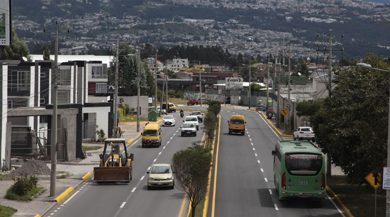En Quito se aplicará la medida restrictiva Hoy no circula, que regula el paso de automotores según el último número de la placa. Foto: Galo Paguay/ EL COMERCIO