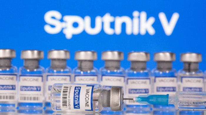 Un estudio de la Escuela de Medicina del Hospital Monte Sinaí publicado en Nature Communications afirma que la vacuna Sputnik V es eficaz para neutralizar la variante Alfa, pero no la Beta; sin embargo, los investigadores rusos cuestionaron la idea. Foto: Reuters